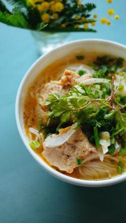 Vietnamesische Nudelsuppe