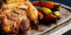 Schweine Krustenbraten mit Gemüse