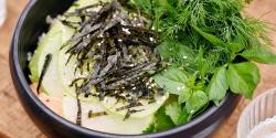 Asiatischer Salat mit Kräuter